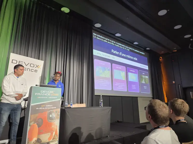 Photo de la conférence Silence is Coming: Survivre au chaos dans une archi événementielle distribuée